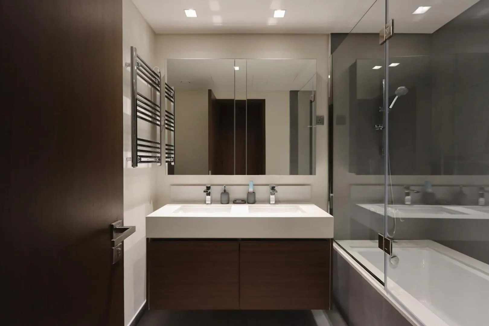 Livbnb- Embrace Serenity In 2B,Dubai Creek Harbour