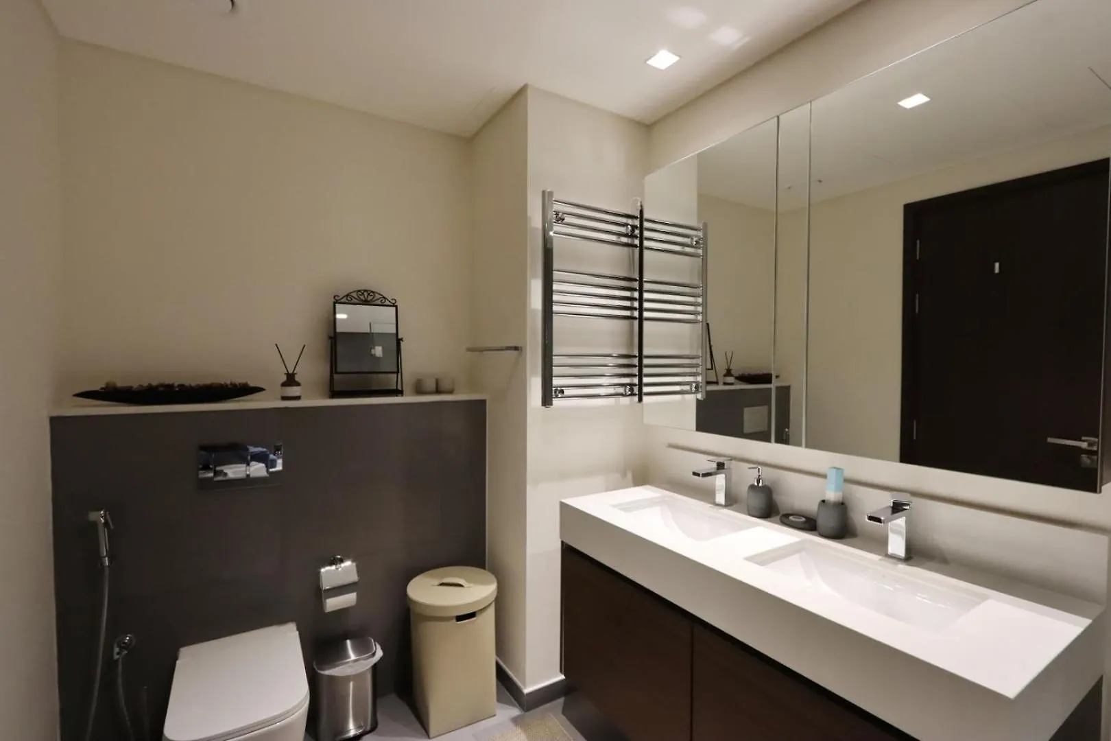 Apartment Livbnb- Embrace Serenity In 2B,Dubai Creek Harbour
