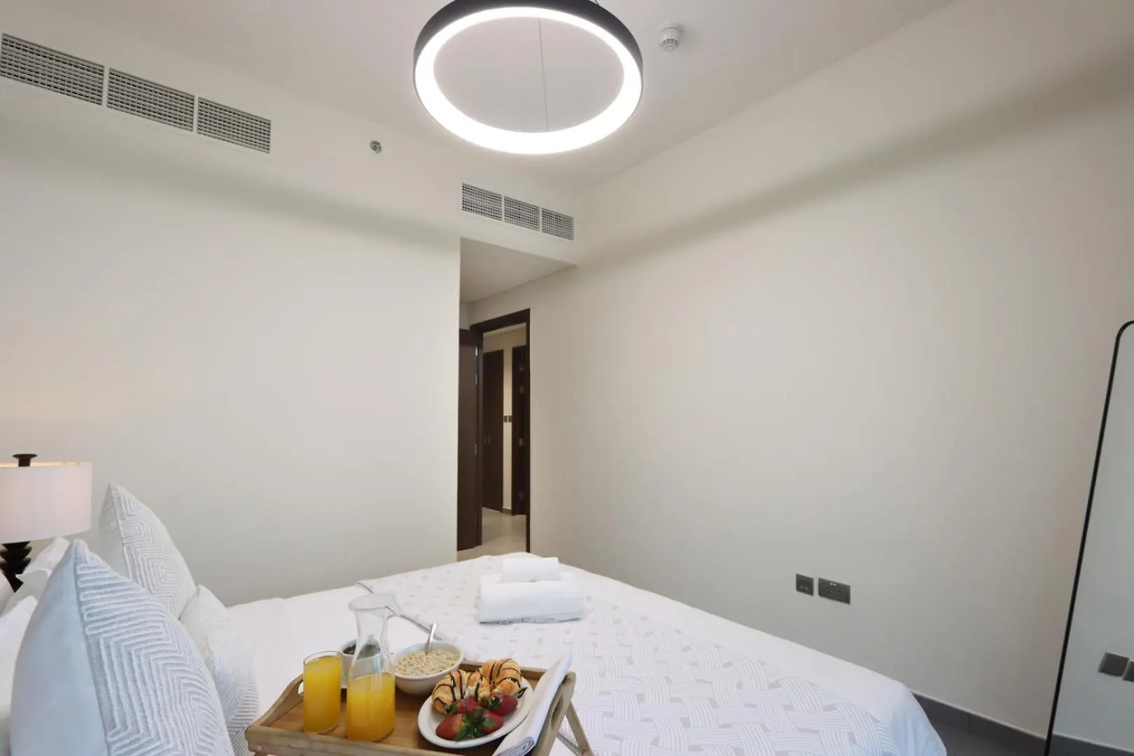 Livbnb- Embrace Serenity In 2B,Dubai Creek Harbour United Arab Emirates