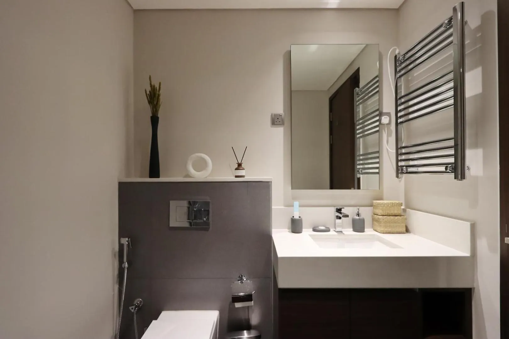 Apartment Livbnb- Embrace Serenity In 2B,Dubai Creek Harbour