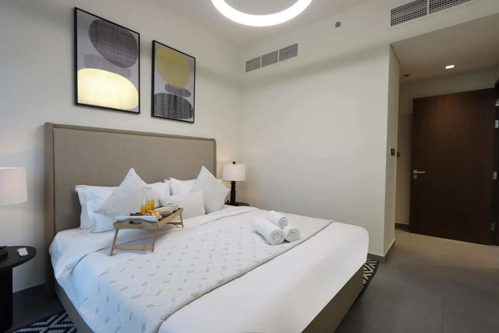 Livbnb- Embrace Serenity In 2B,Dubai Creek Harbour 0*, דובאי