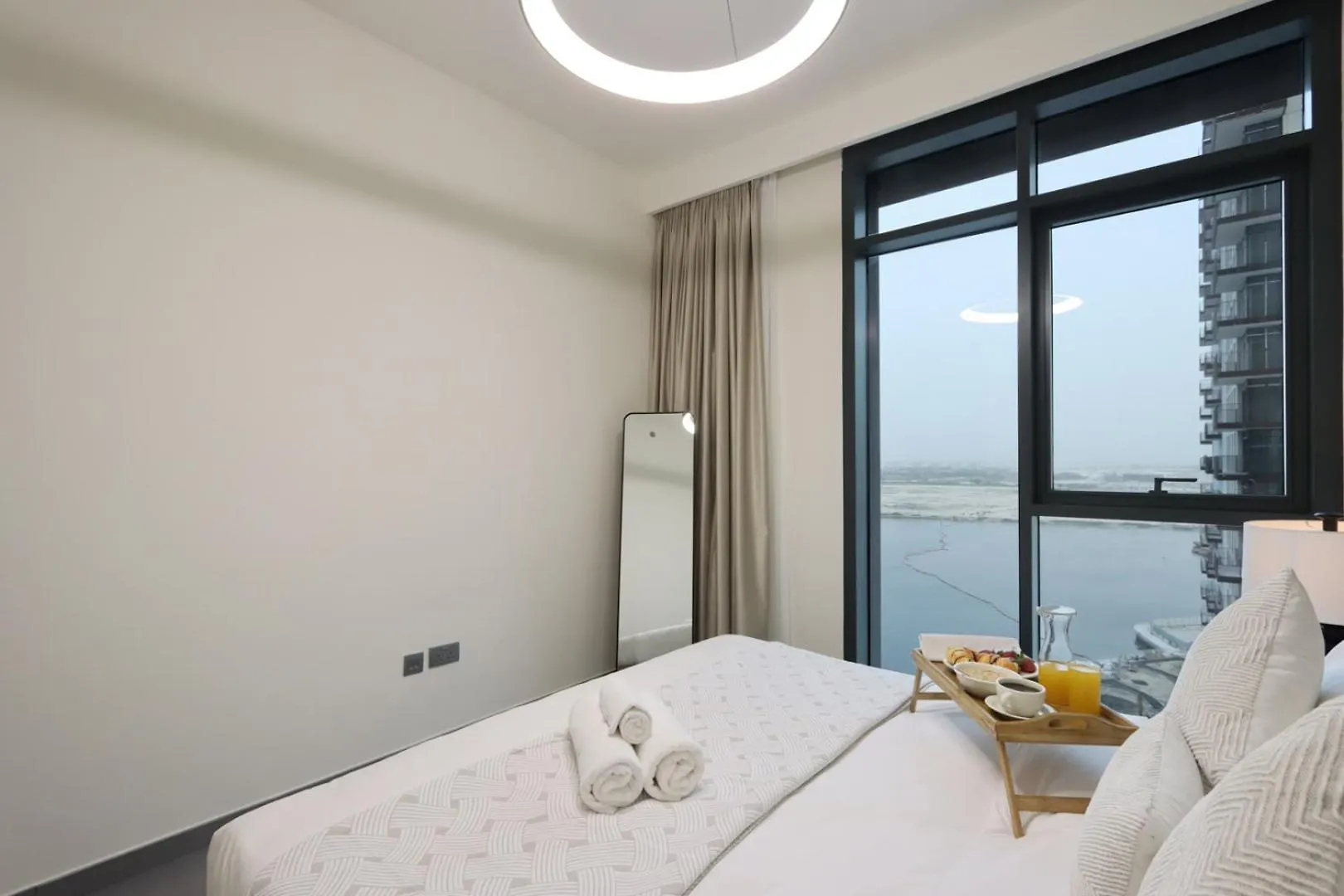 Livbnb- Embrace Serenity In 2B,Dubai Creek Harbour דירה